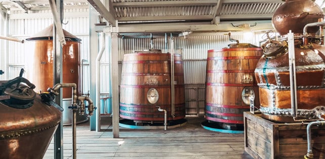 Stade’s Rum : la distillerie barbadienne qui signe enfin ses rhums (et révèle ses alambics)